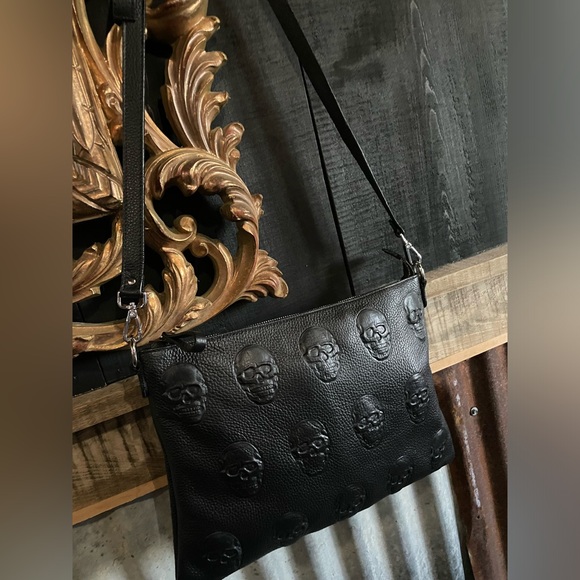 IO PELLE NWT Made In Italy Leather Skull Embossed Pouch Bag Crossbody Purse - Picture 5 of 12